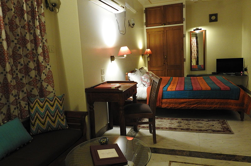 images/Room/details/studio-1.jpg